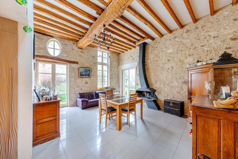 Vente Maison Propriété entièrement rénovée  au coeur du village Jouy le moutier