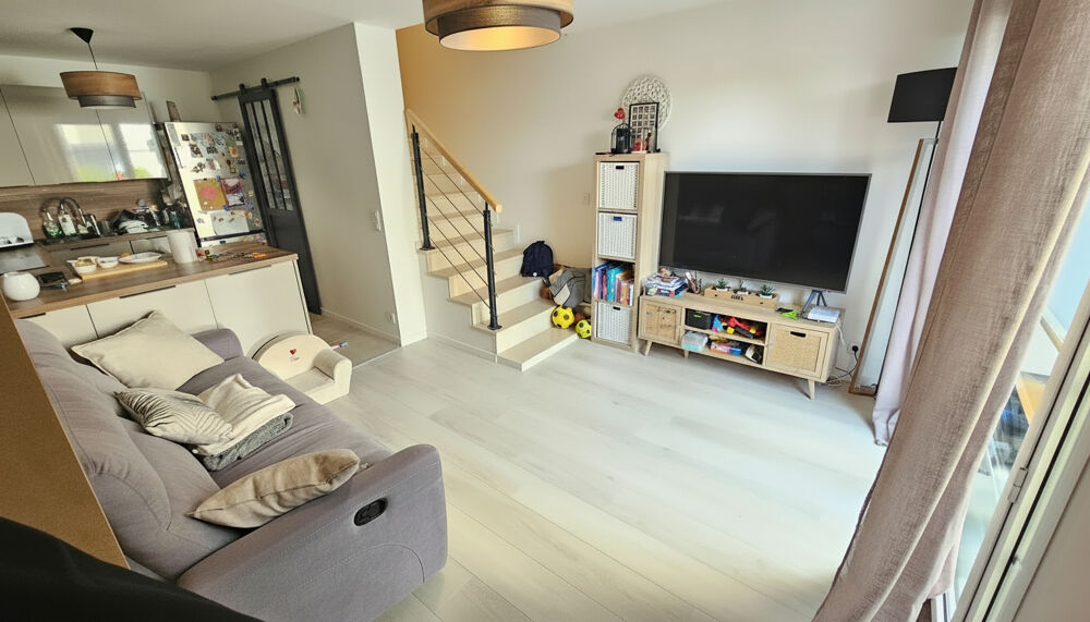 Maulette / Maison de ville récente en duplex avec jardinet
