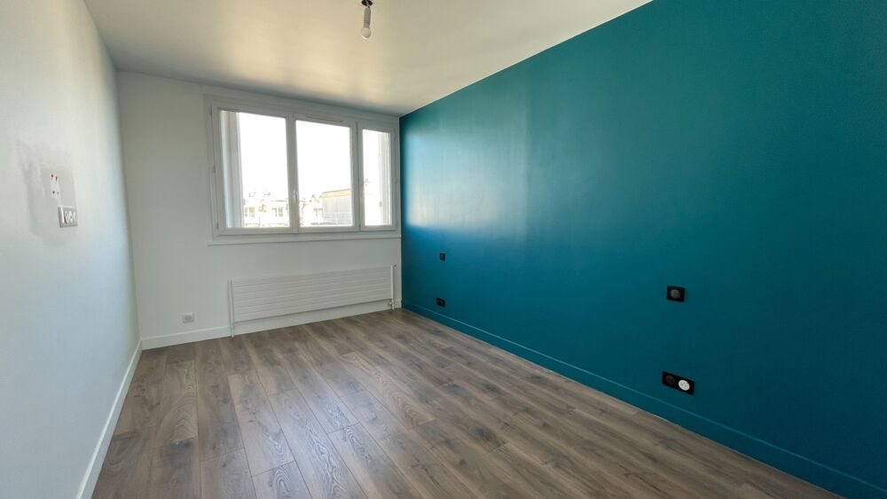 Appartement T3 à vendre, 3 pièces Dernier étage  Balcon  Parking  Cave  Proche gare LES CLAYES SOUS BOIS (78)