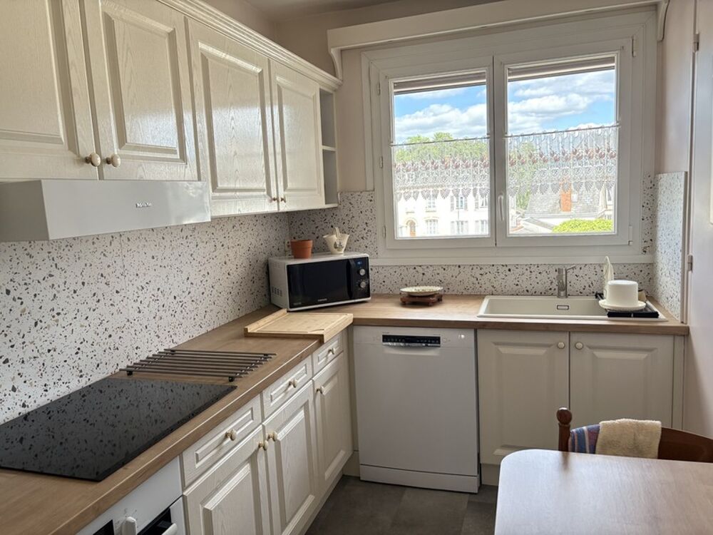 Quartier DUNOIS, appartement 4 pièces, trois chambres en très bon état avec parking et cave