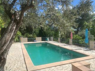  Villa  vendre 8 pices 170 m