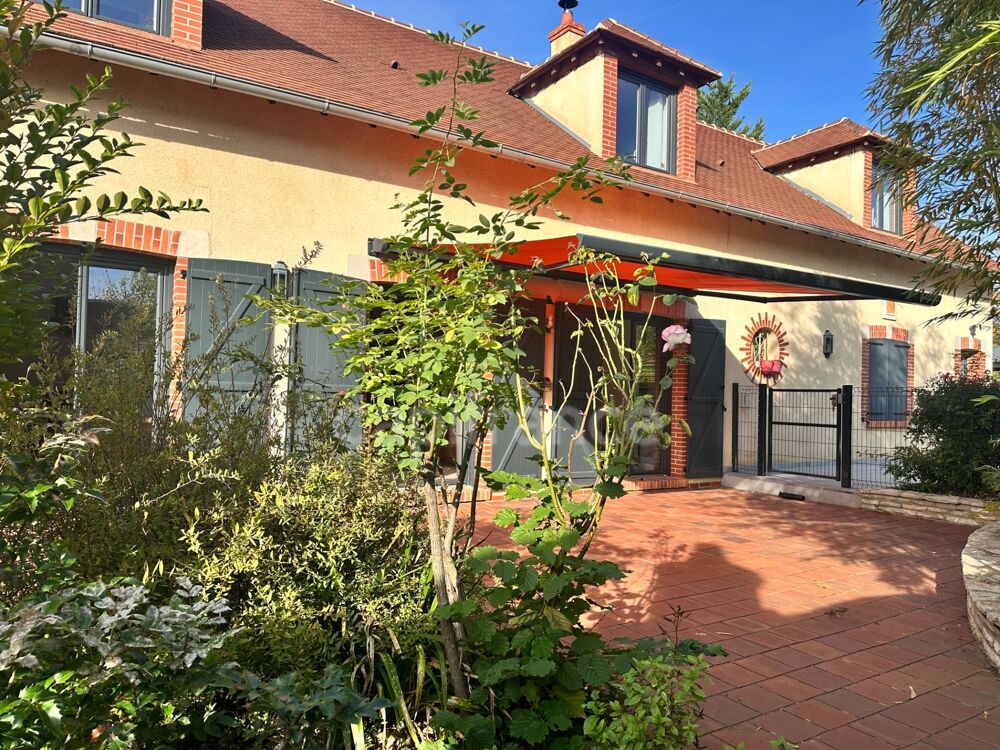 Vente Maison Maison à vendre CHAMPS SUR YONNE (89) Magnifique propriété de 272 m² 6 Chambres Piscine Terrain de 4800 m2 Champs sur yonne