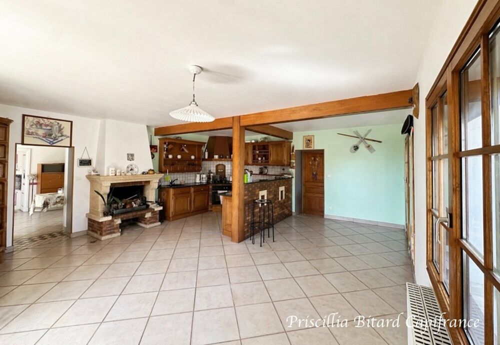 Grande maison familiale avec dépendances et fort potentiel d'aménagement