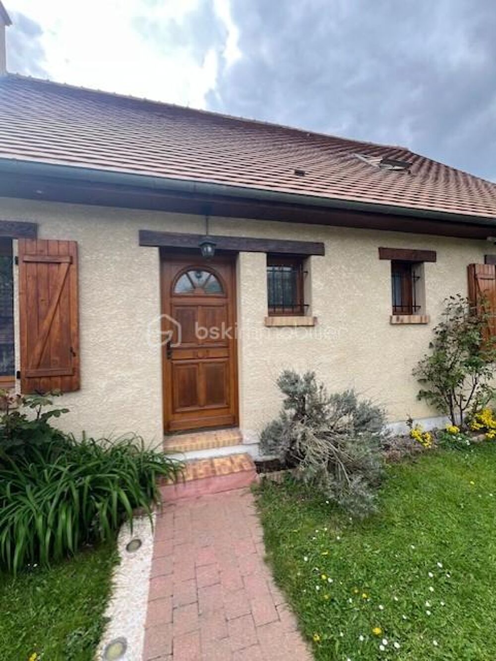 Maison familiale avec studio indépendant et double garage  Gisors