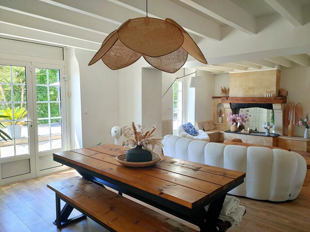 Vente Propriété/Château MAISON DE MAÎTRE EN PIERRE DU XVIIIe SIÈCLE - 350 M² - PISCINE INTÉRIEURE - PARC ARBORÉ DE 1874 M² Yvrac