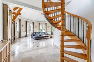  Propri�t�/ch�teau � vendre 9 pi�ces 453 m�