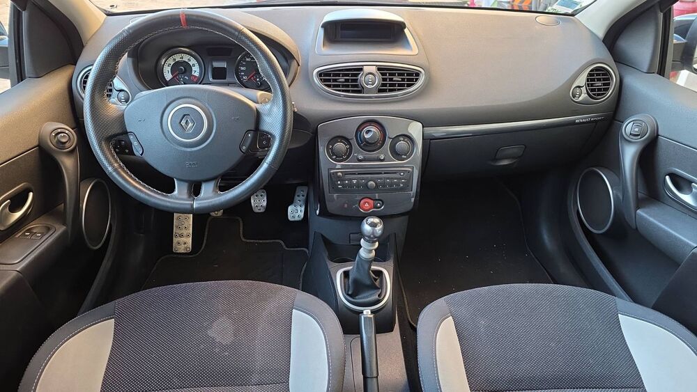 Clio RS 2.0 200 Cup - Entretien constructeur 2012 occasion 95540 Mery Sur Oise