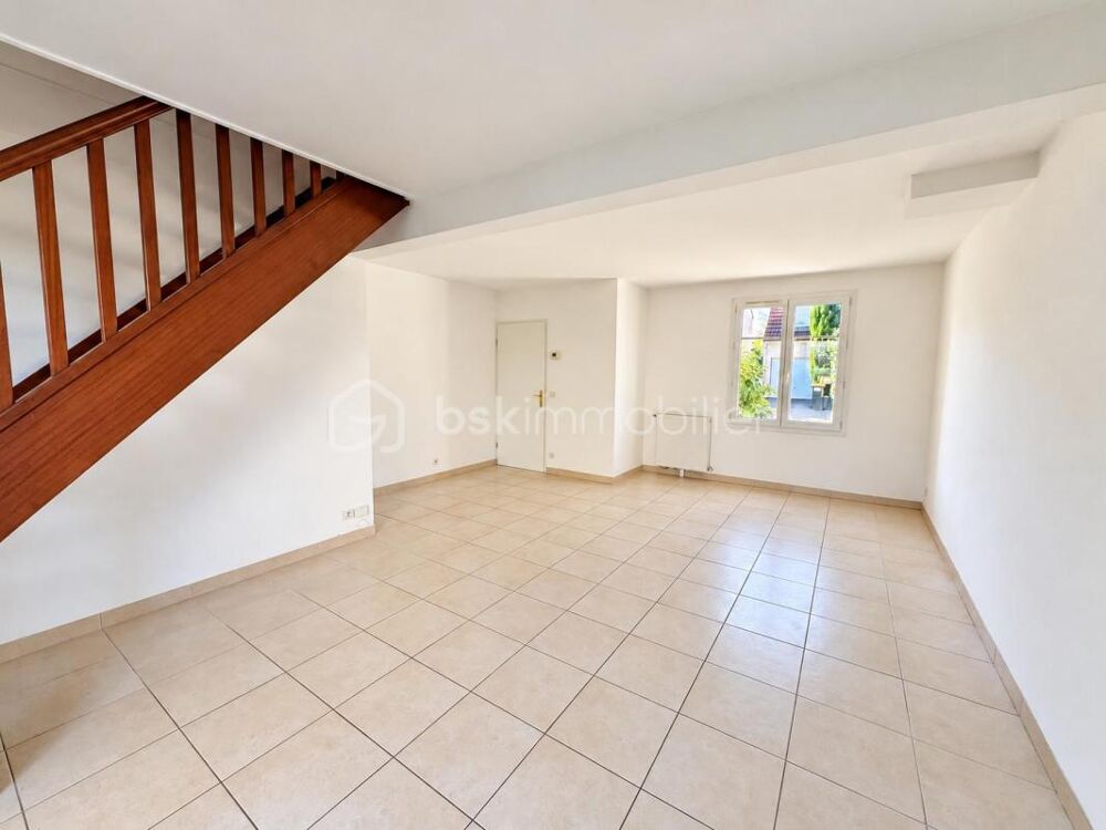 Vente Maison ROISSY-EN-BRIE – GRANDS CHAMPS – MAISON F5 – 3 CHAMBRES – GARAGE – JARDIN AVEC PISCINE RETIRABLE Roissy en brie