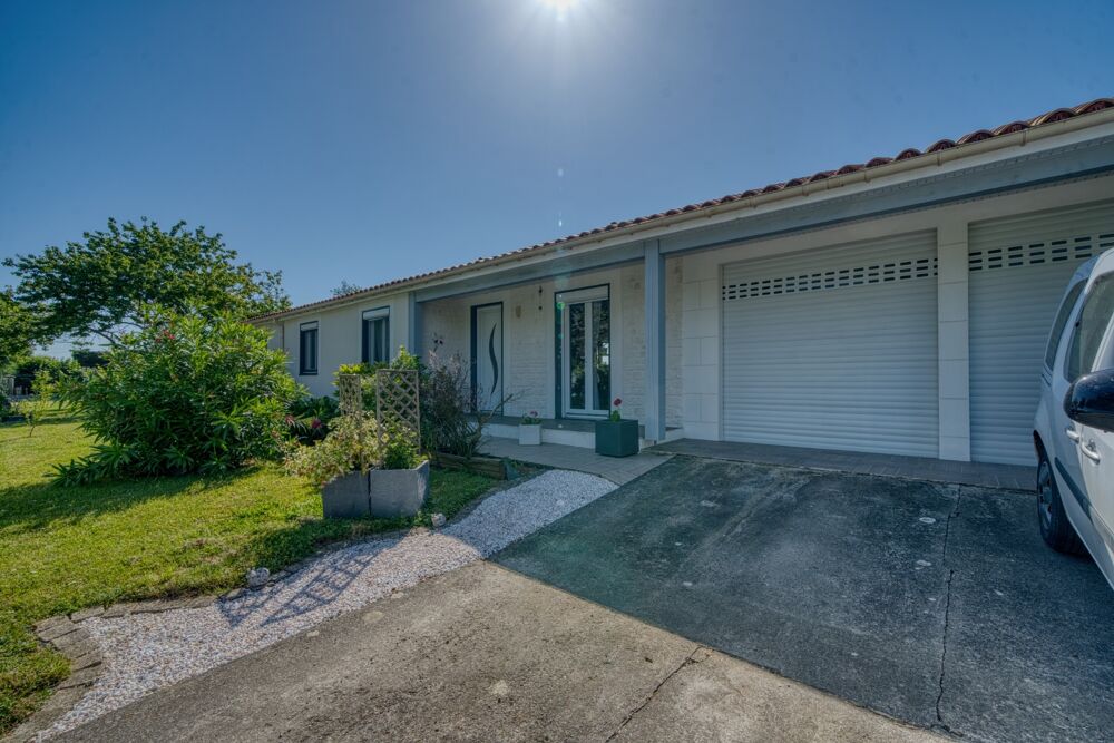 Maison de plain-pied de 135 m² à vendre - 4 chambres - 1 bureau - 7 pièces TONNAY CHARENTE (17)