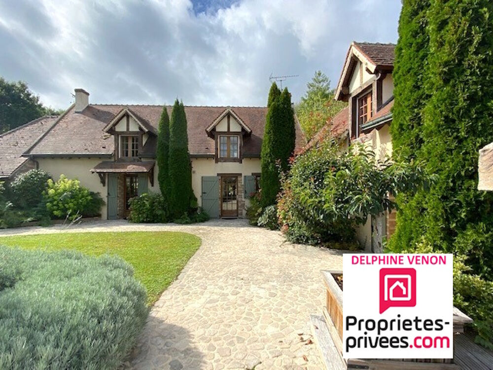 Propriété avec piscine à 2 pas de la Loire sur un parc arboré de 8900 m² à Germigny Des Prés