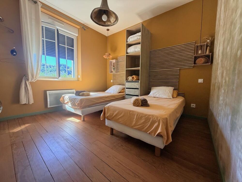 Vente Immeuble Immeuble mixte rénové avec activité touristique, appartement T4 et local professionnel Bagneres de bigorre