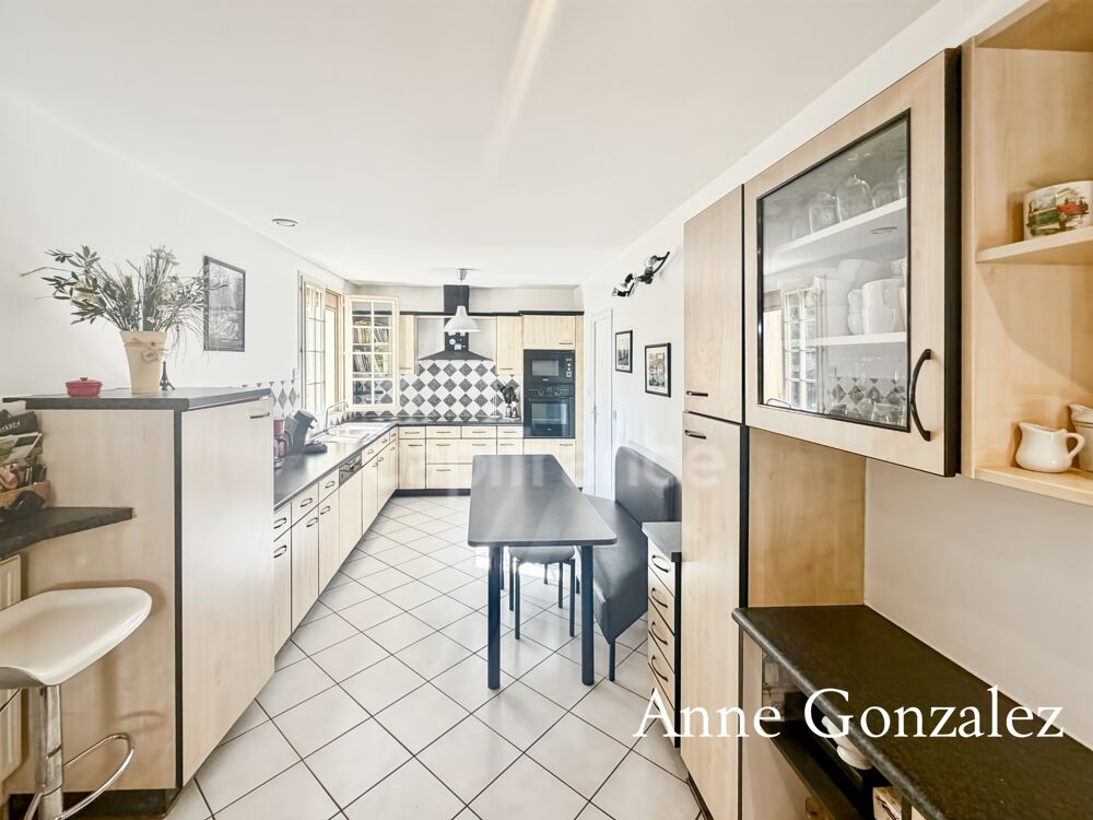 Saint Jean le Blanc, à 5 minutes d'Orleans dans un secteur privilégié etcherché à vendre grande maison familiale de 235 m2, 5 ch