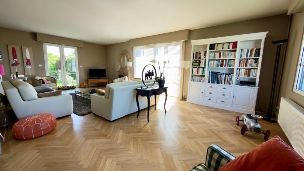 MAGNIFIQUE PROPRIETE DE SEMI PLAIN PIED ERIGEE SUR PLUS DE 1300 M²