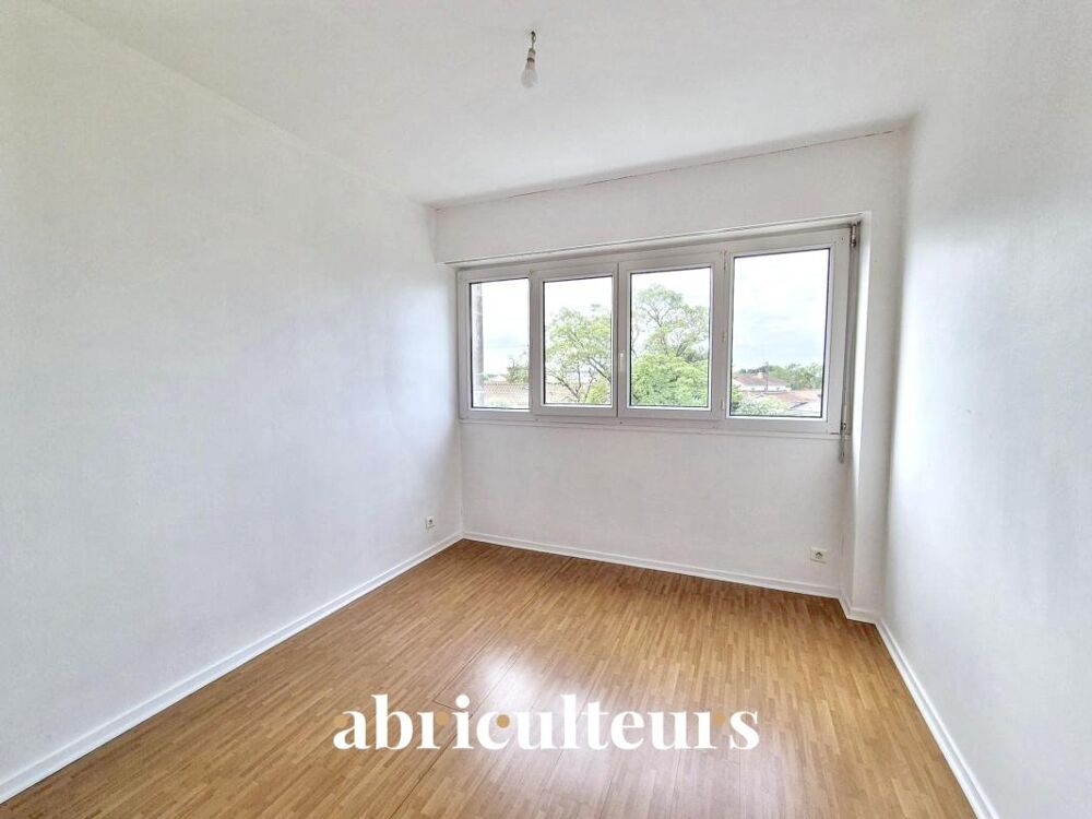 Location Appartement Appartement avec espace de vie ouvert sur un balcon en location à Cognac (16100) Cognac
