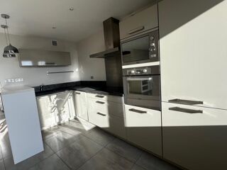  Appartement à louer 3 pièces 75 m²