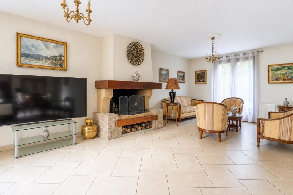 Maison spacieuse avec grand jardin à Mézy-sur-Seine