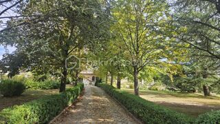  Propri�t�/ch�teau � vendre 10 pi�ces 212 m�