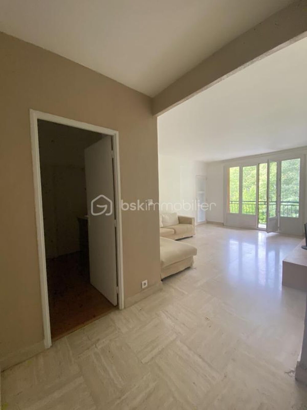 Appartement T4 situé dans un environnement calme et agréable, à proximité du centre-ville de Aix en Provence