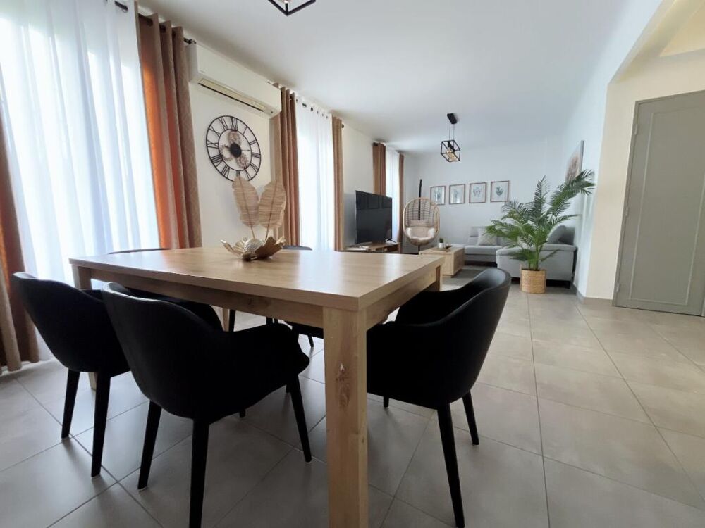 Magnifique appartement T3 de 77 m2 avec garage, situé au second et dernier étage sans ascenseur d'une petite copropriété aux fa