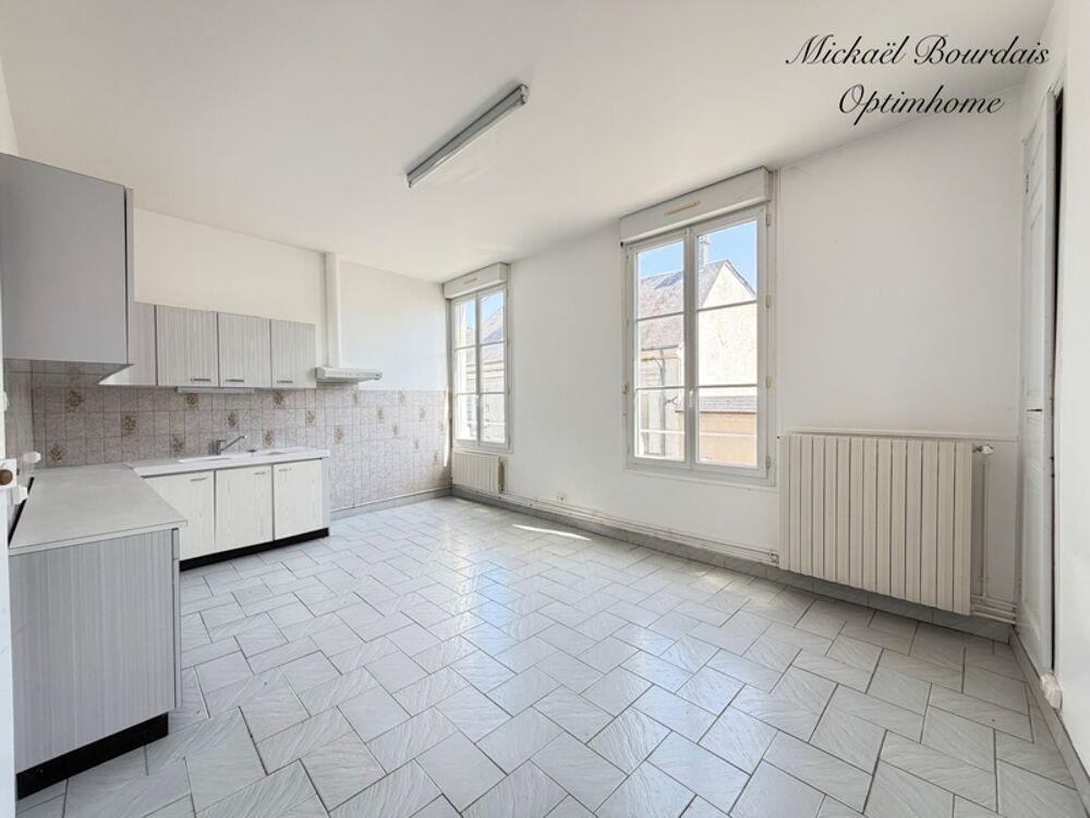 Vente Immeuble Immeuble de rapport avec local commercial et deux logements – Opportunité d'investissement Le lude