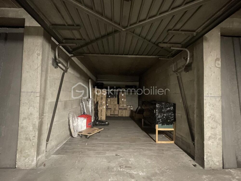 Vente Parking/Garage ? GARAGE À VENDRE – OPPORTUNITÉ INVESTISSEUR OU USAGE PERSONNEL ? Boussy saint antoine