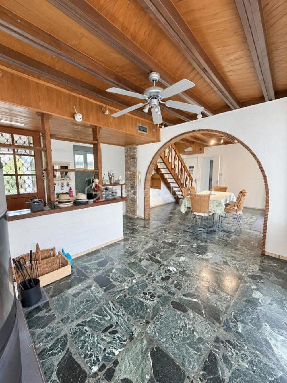 Maison 105 m² avec 4 chambres, bureau et terrain de 2 550 m²  Neuf-Marché