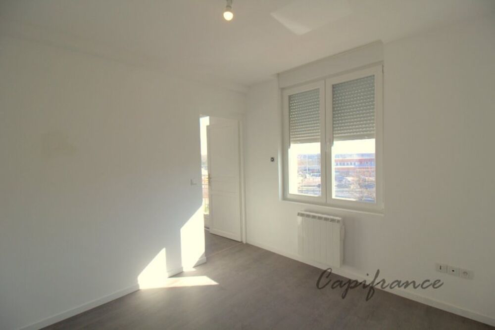 Location Appartement A louer, Douai Gare, Bel Appartement type 2 , 3 ième étage! Douai