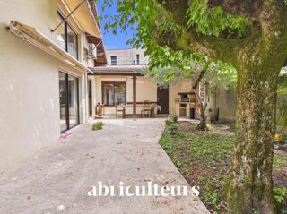Vente Maison Maison avec piscine à rafraichir sur grand terrain de 966 m2 - Caudéran Pins-Francs 33200 Bordeaux