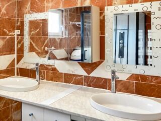  Appartement � vendre 8 pi�ces 148 m�