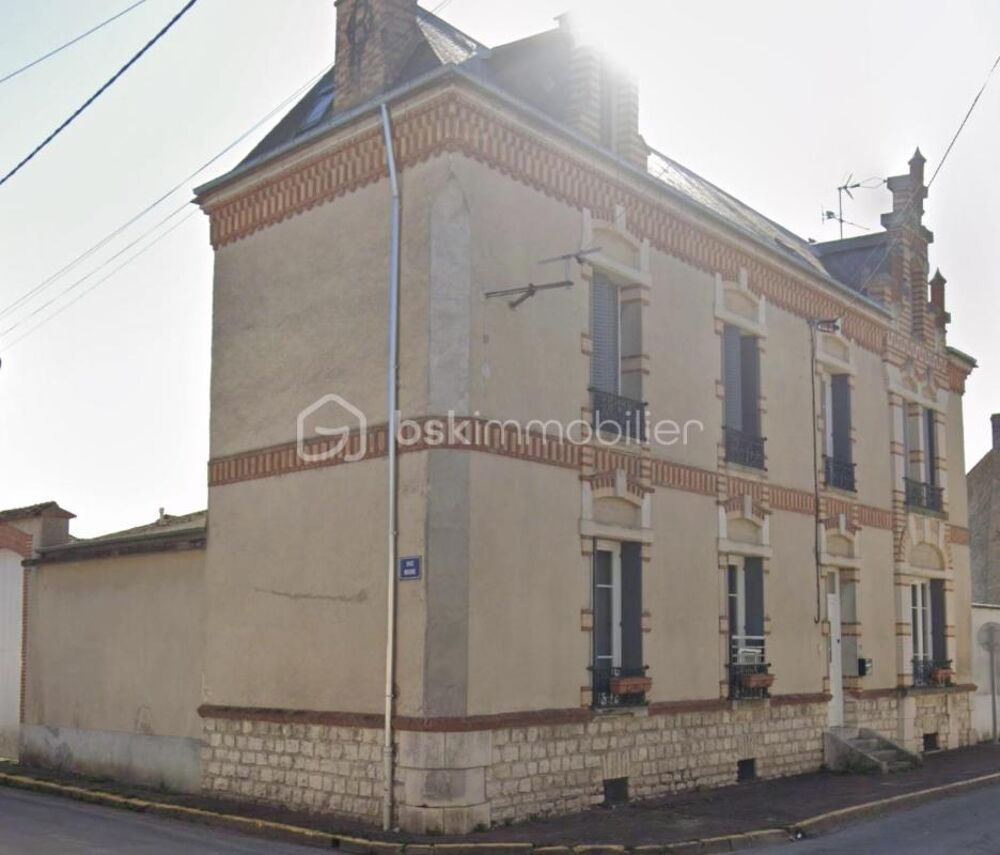 Vente Propriété/Château Maison de maître de plus de 200 m² avec jardin sans vis-à-vis, grange de 117 m² et nombreuses dépendances Sceaux du gatinais