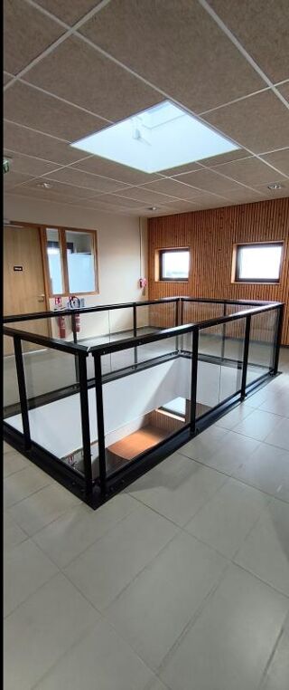   ST DENIS LES BOURG - Les Cadalles - BUREAU Saint denis les bourg