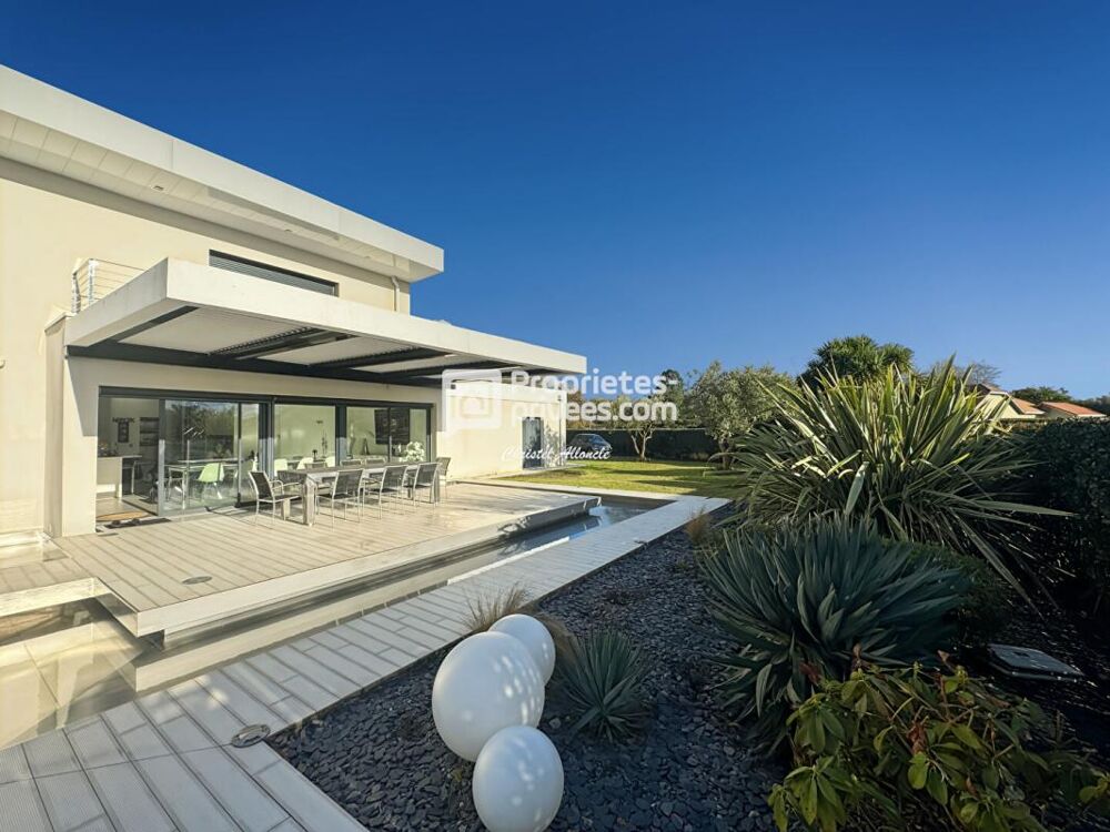PESSAC Proche Golf : Maison d'Architecte 390 m2 ASCENSEUR -GARAGE- PISCINE