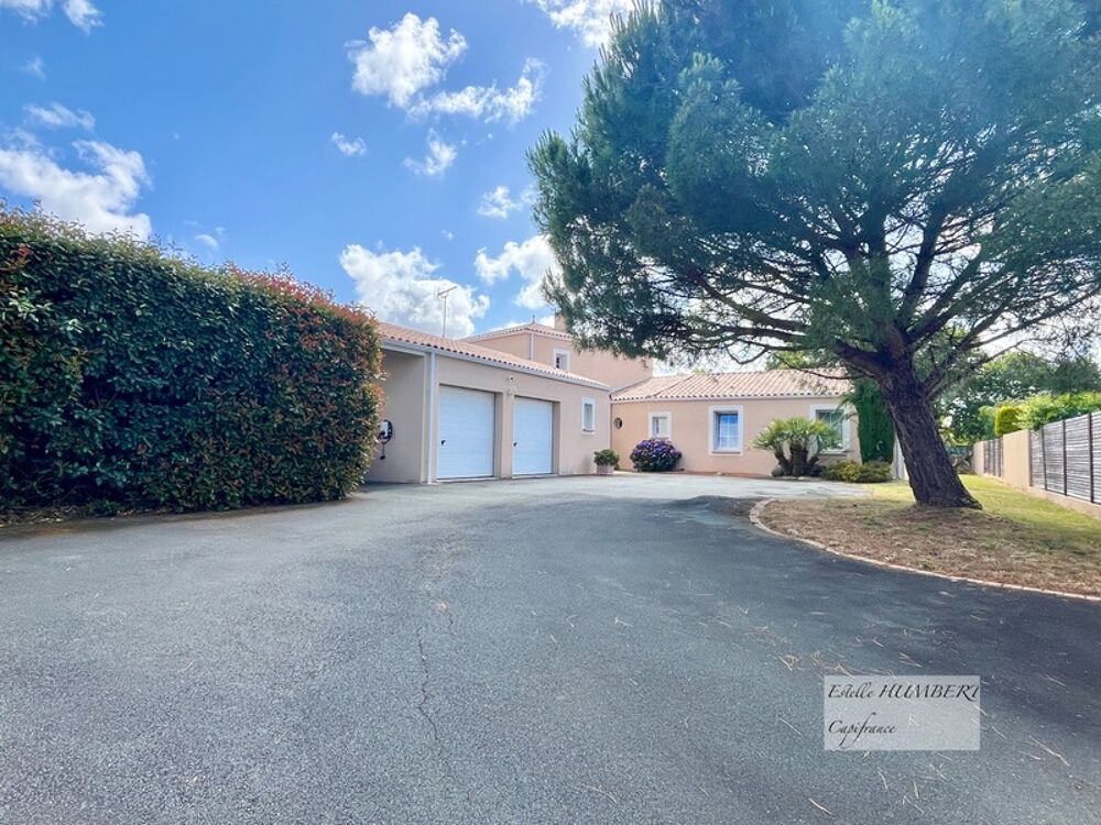 Vente Maison Maison 210m2, 6 pièces-3 garages (85) La roche sur yon