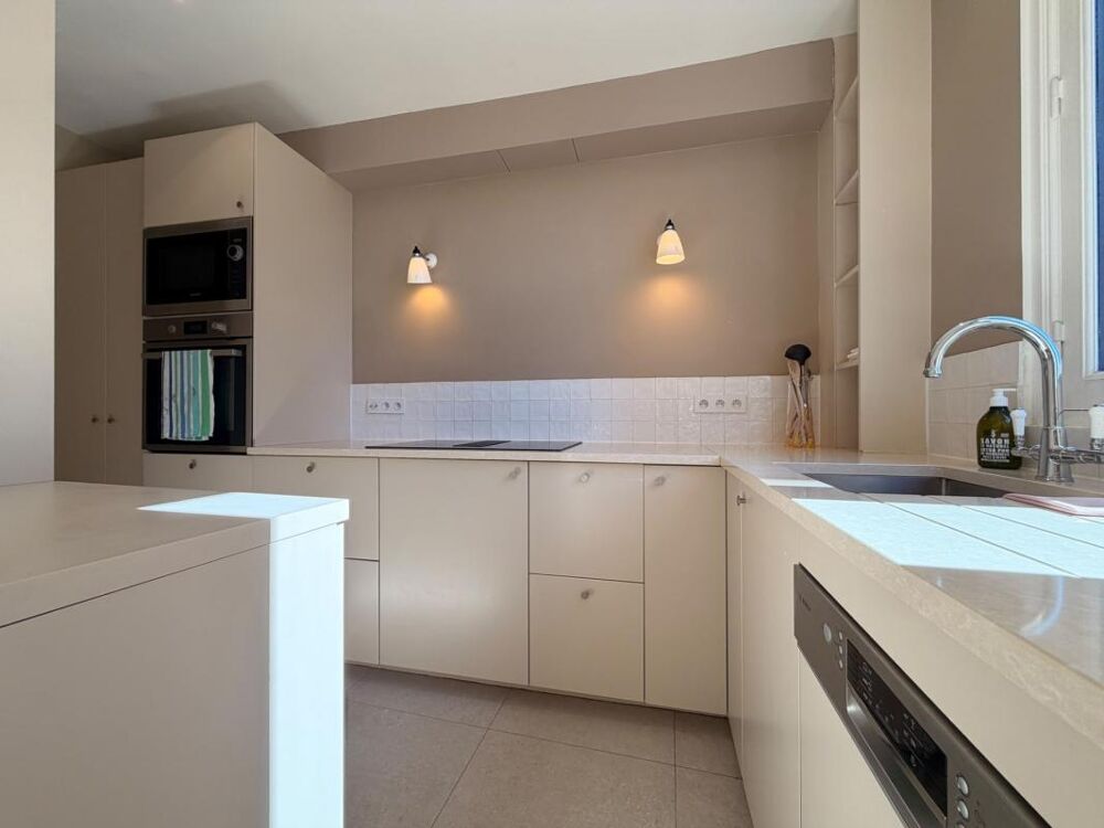 Location Appartement MÉTRO FELIX FAURE - LOCATION MEUBLÉE - 3 PIÈCES 73M2 - 2ÈME ÉTAGE SANS ASCENSEUR Paris 15