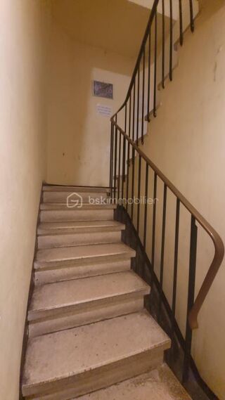  Immeuble à vendre 15 + pièces 340 m²