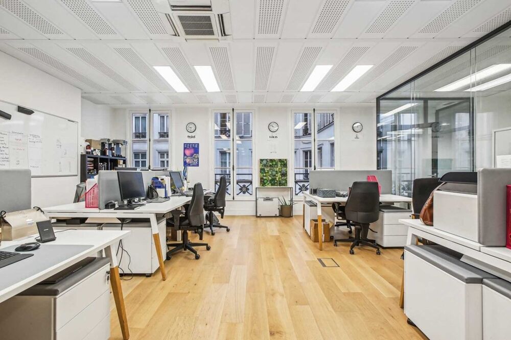   Bureaux câblés et climatisés, traversants à deux pas de la Place de la Madeleine Paris 8