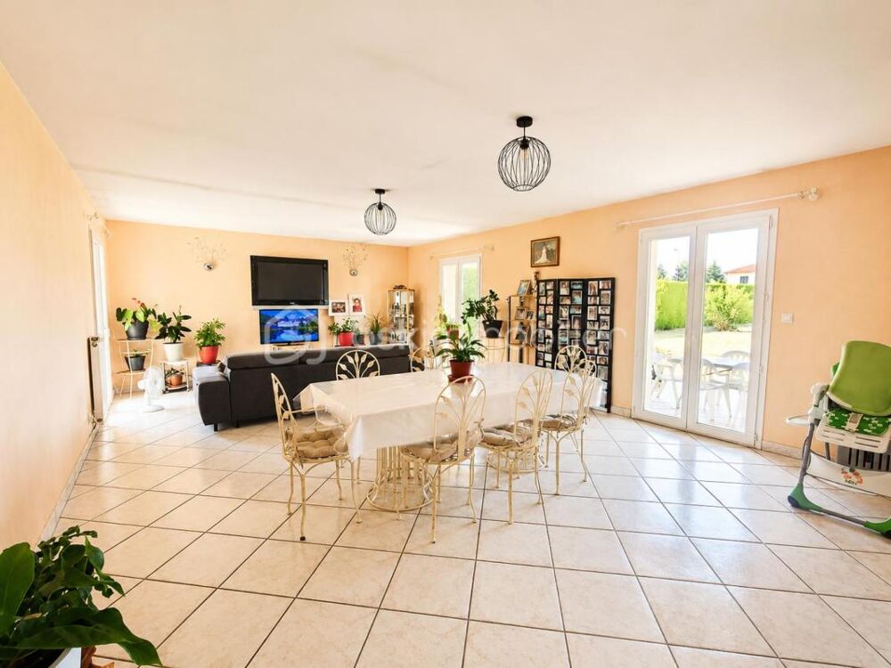 Maison familiale de plain-pied de 170 m² avec 2 830 m² de terrain