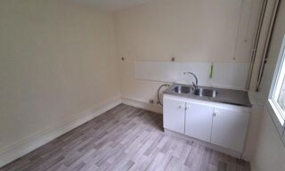  Appartement à louer 5 pièces 82 m²