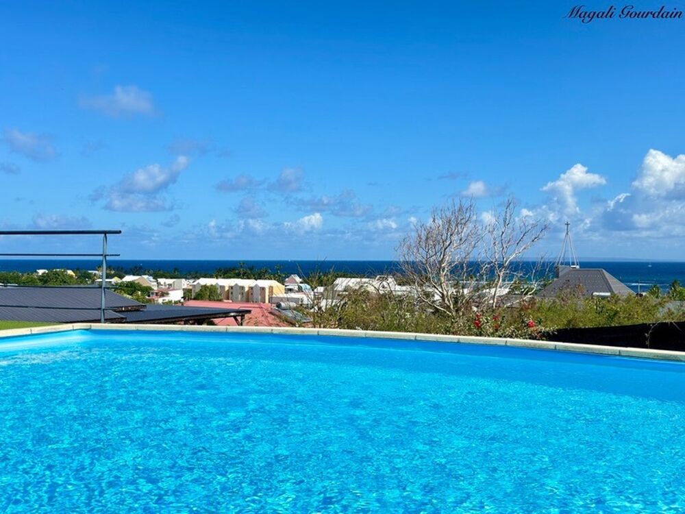 Vente Propriété/Château A VENDRE - PROPRIETE D'EXCEPTION AVEC VUE MER ET POTENTIEL LOCATIF REMARQUABLE - SAINTE ANNE Sainte anne