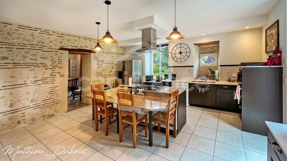 Domaine de prestige avec manoir, gîte et cottage sur 2,2 hectares de terrain paysager  Lot-et-Garonne