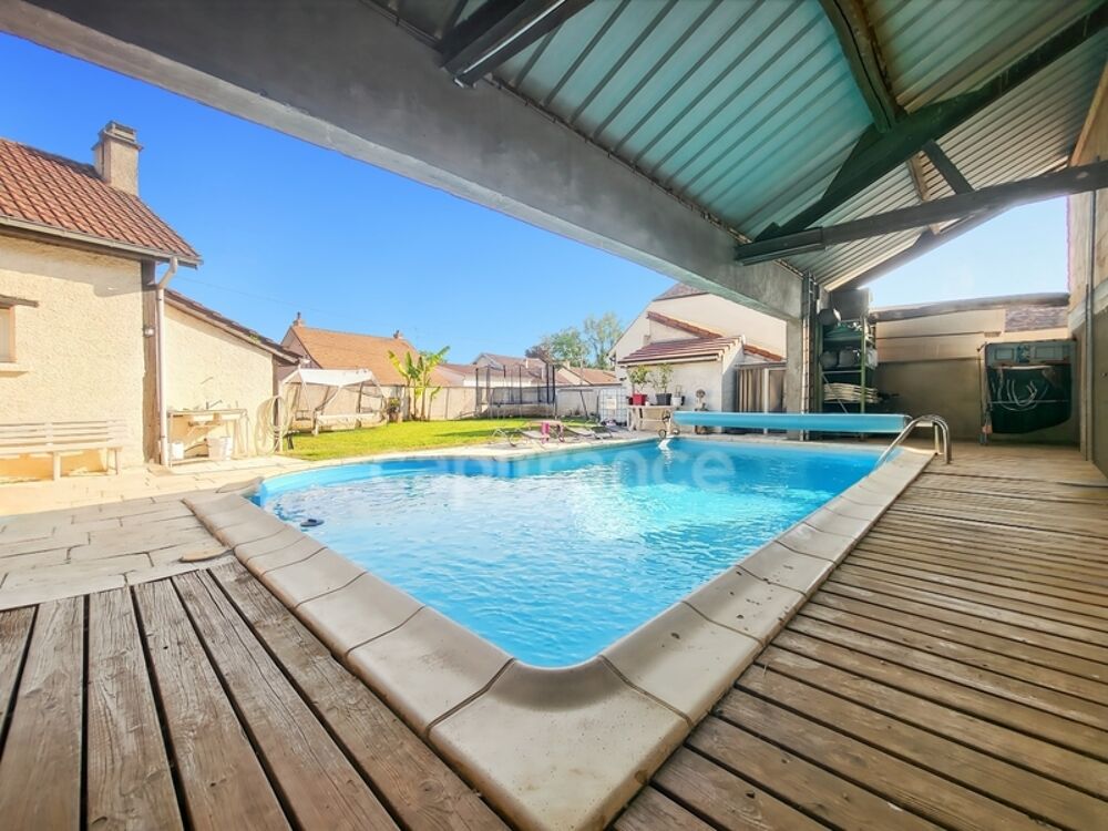 Maison 9 pièces 255 m² · à Champdotre · 255 m² · 290 000 €