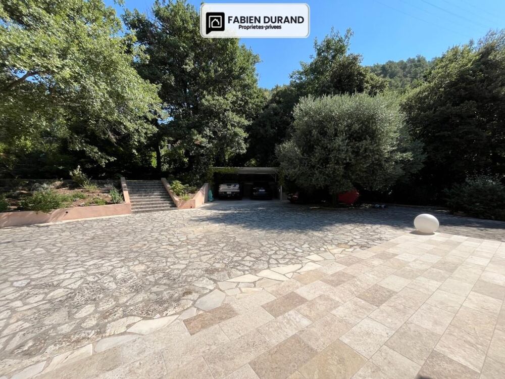 à vendre  Propriété/château La Motte (83920)