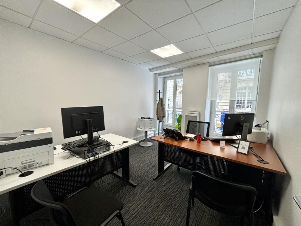   A proximité de Franklin D Roosevelt, à louer, bureaux 53m² Paris 8