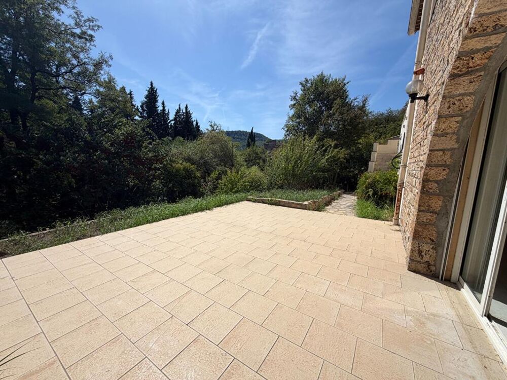 Villa de caractère 5 pièces 147 m² Piscine Vue sur le château de Salernes