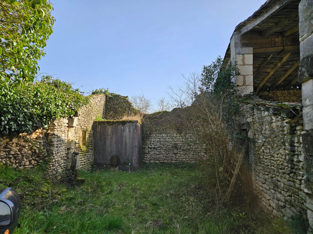 Vente Maison Maison à vendre SAINT DIZANT DU GUA (17) 2 pièces à rénover sur 1340m2 Saint dizant du gua