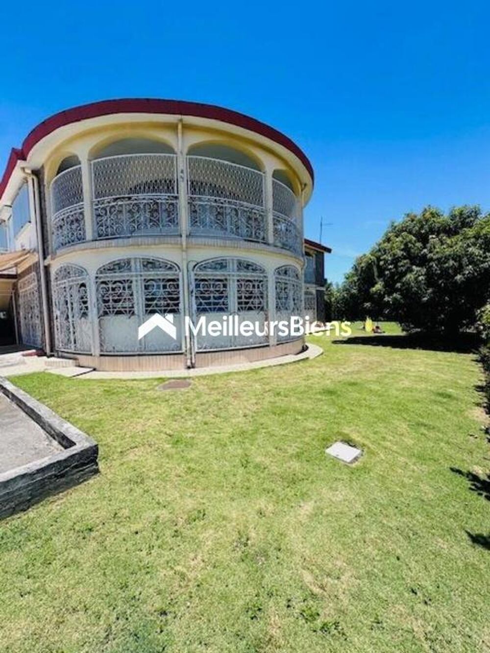 Vente Villa A VENDRE SUR BAIE MAHAULT PROCHE COMMODITEES GRANDE VILLA  DE 392 M² SUR 796 M² DE TERRAIN Baie mahault