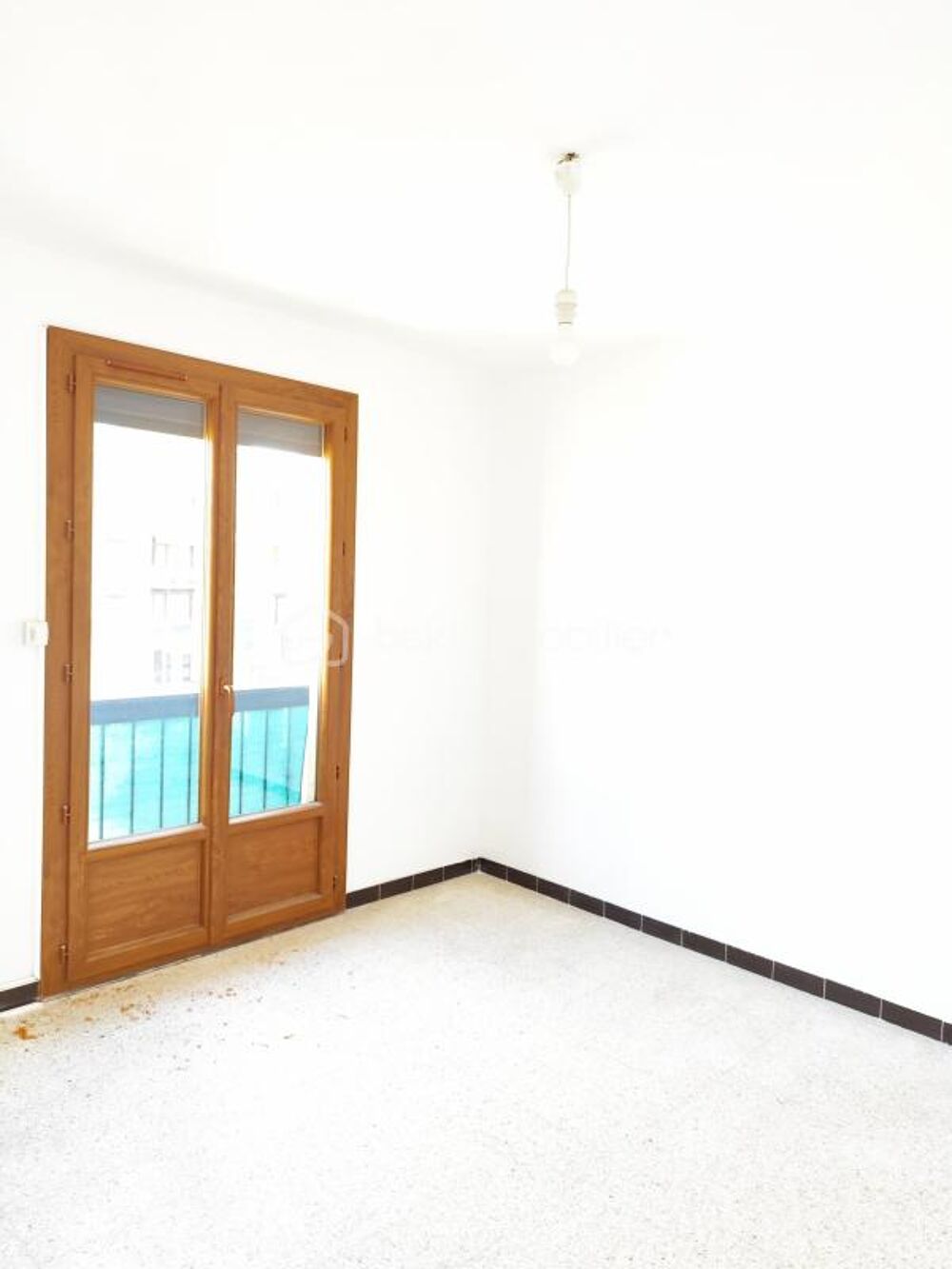 ? À vendre  Appartement T4 à Saint-Cyr-sur-Mer de 77,72 M2 ?