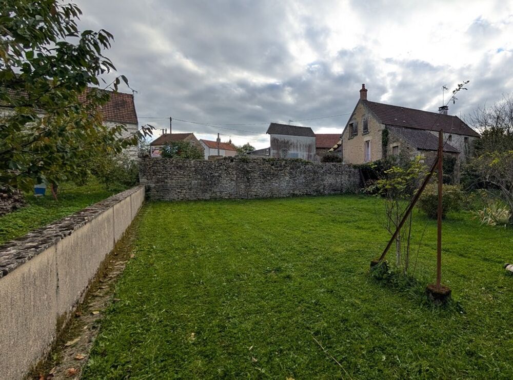 Vente Maison A vendre maison à rénover avec dépendances, garage et grange. SANTIGNY (89) Santigny