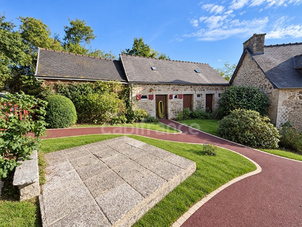 Maison à vendre 7 pièces proche de HUELGOAT (29)