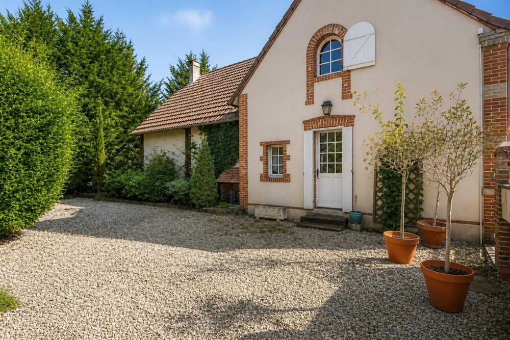 Maison de 8 pièces de 168 m² à La Ferté-Beauharnais